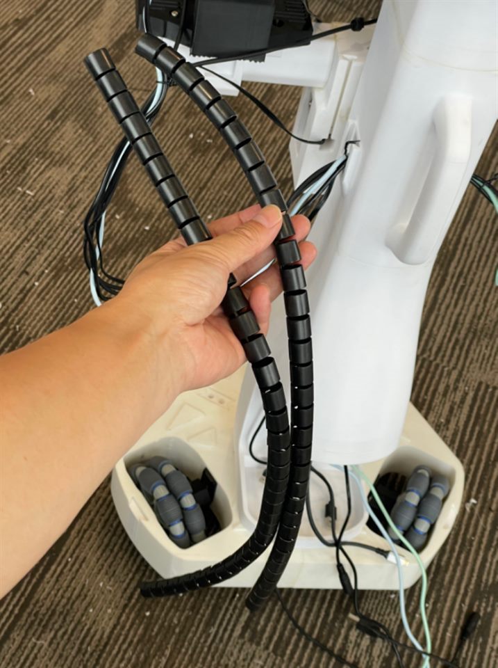 Right cable bundle