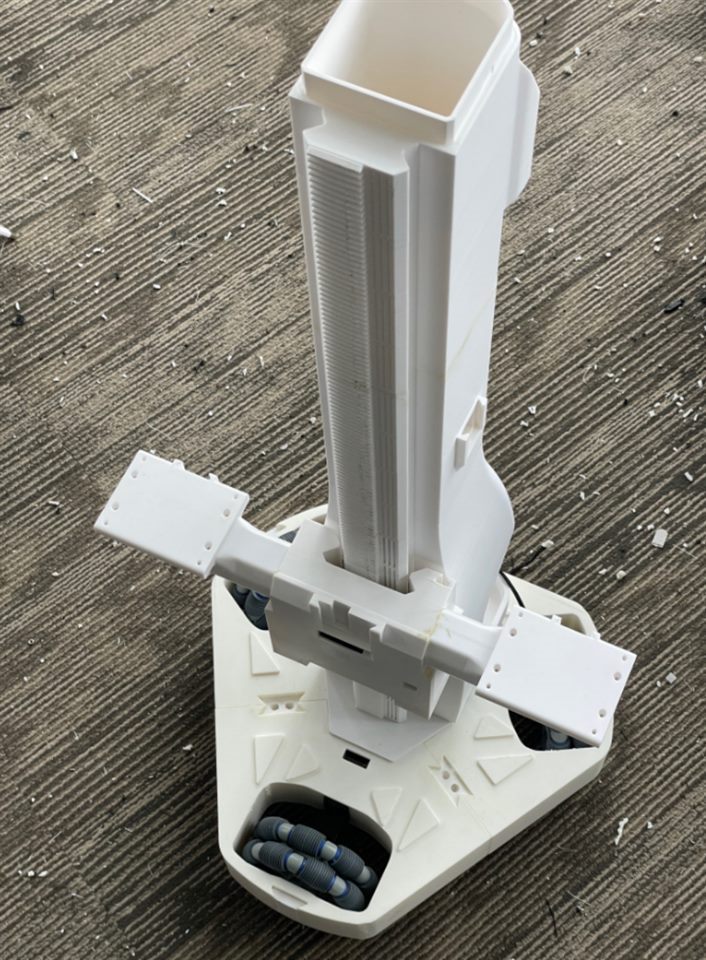 Shoulder lift block installed on tower rails
