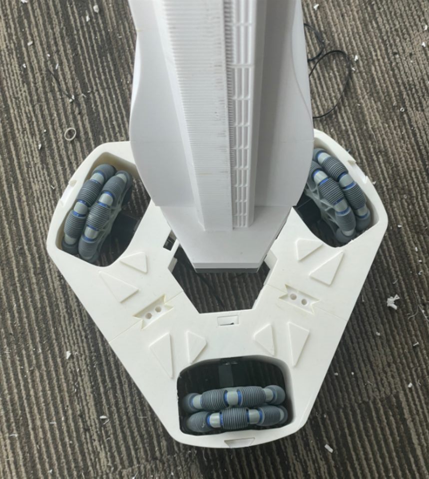 Lift tower orientation in chassis socket